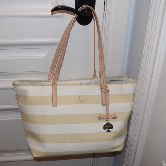 kate spade Handbags - Kate Spade Tote